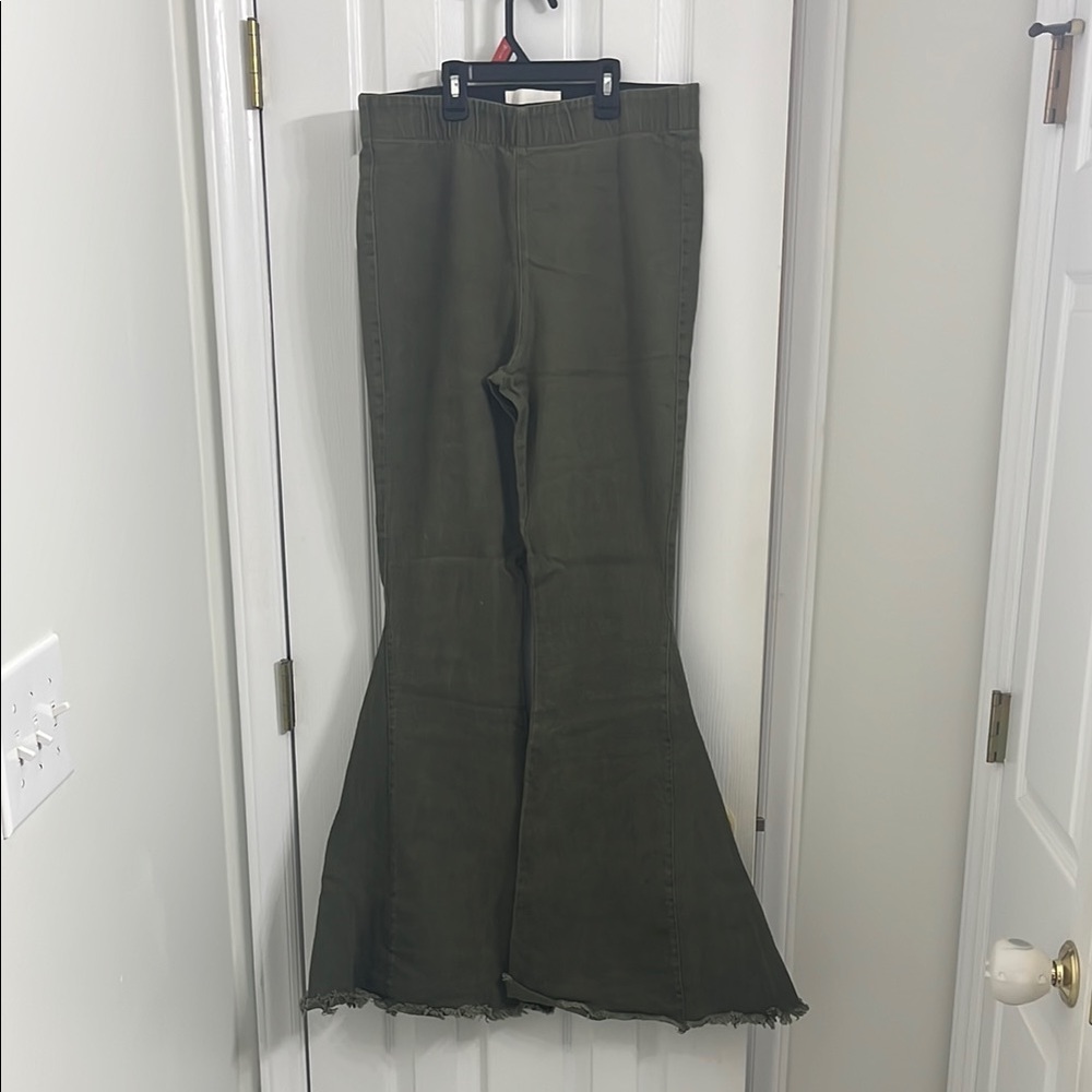 Chic Olive Flare Pants with Frayed Hem
